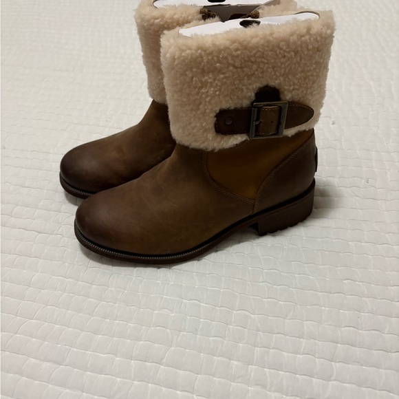 UGG Brown Ankle Boots with Cream Fur Cuff - Picture 1 of 3
